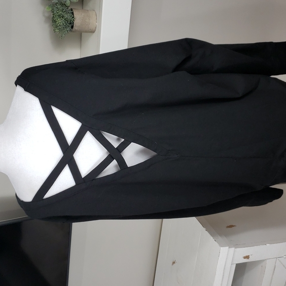 Old Navy Active Sweatshirt With Criss Cross Back - Picture 3 of 14